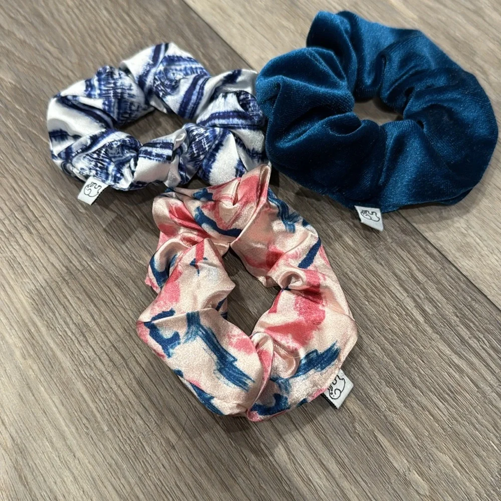 7 scrunchies - Aerie, Full Tilt, Ivory Ella‎